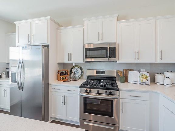 5th image of 2055 Hinshaw Dr