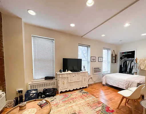 Rented by Kahen Properties | media 2