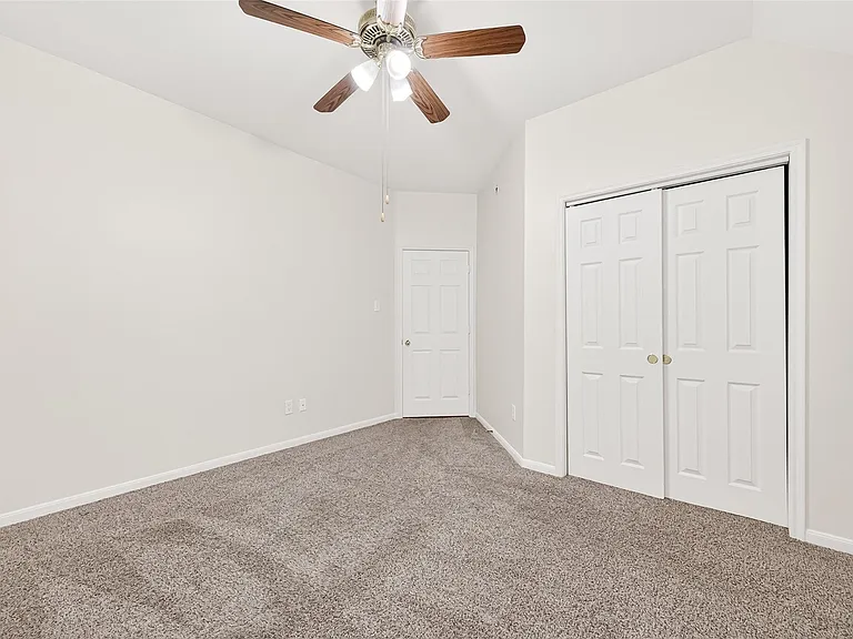 94 S Regan Mead Cir — Photo 41
