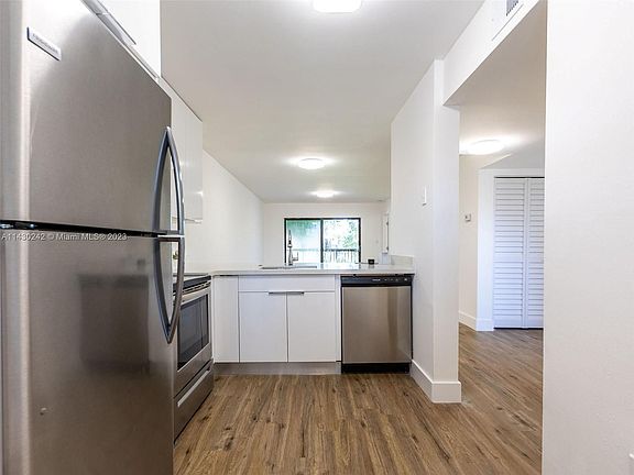 5th image of 9866 Nob Hill Ct #9866
