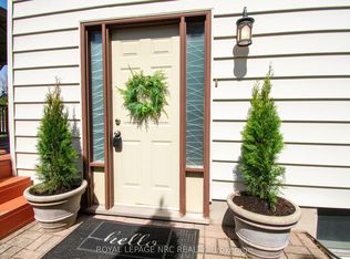 17 Christie St W, Saint Catharines, ON L2N 5H2