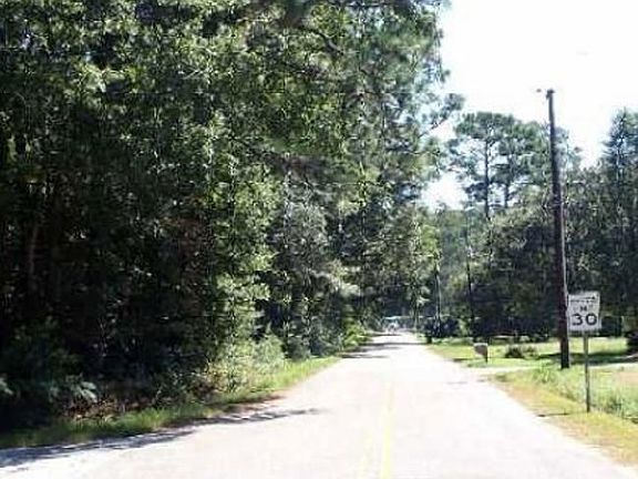 Exterior Neighborhood (street photo)