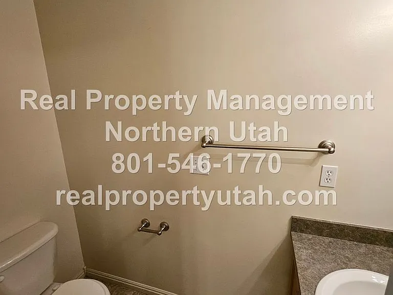 1419 S Blossom Ln — Photo 8