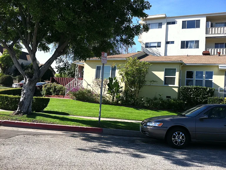 4327 Finley Ave — Photo 2