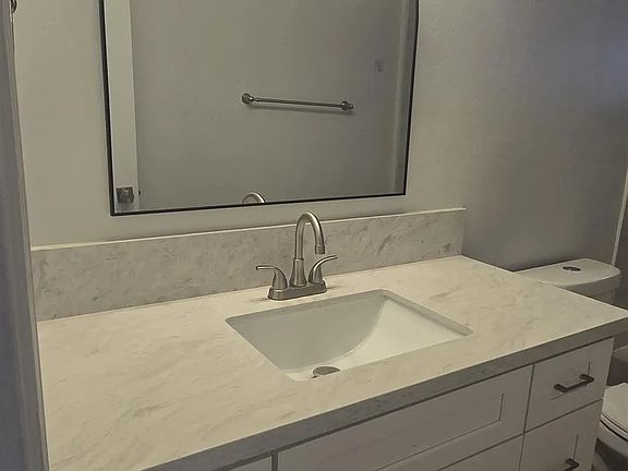 5th image of 639 Vista Way