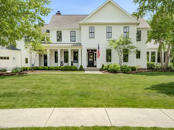 260 Bramley Ct, Chagrin Falls, OH 44022