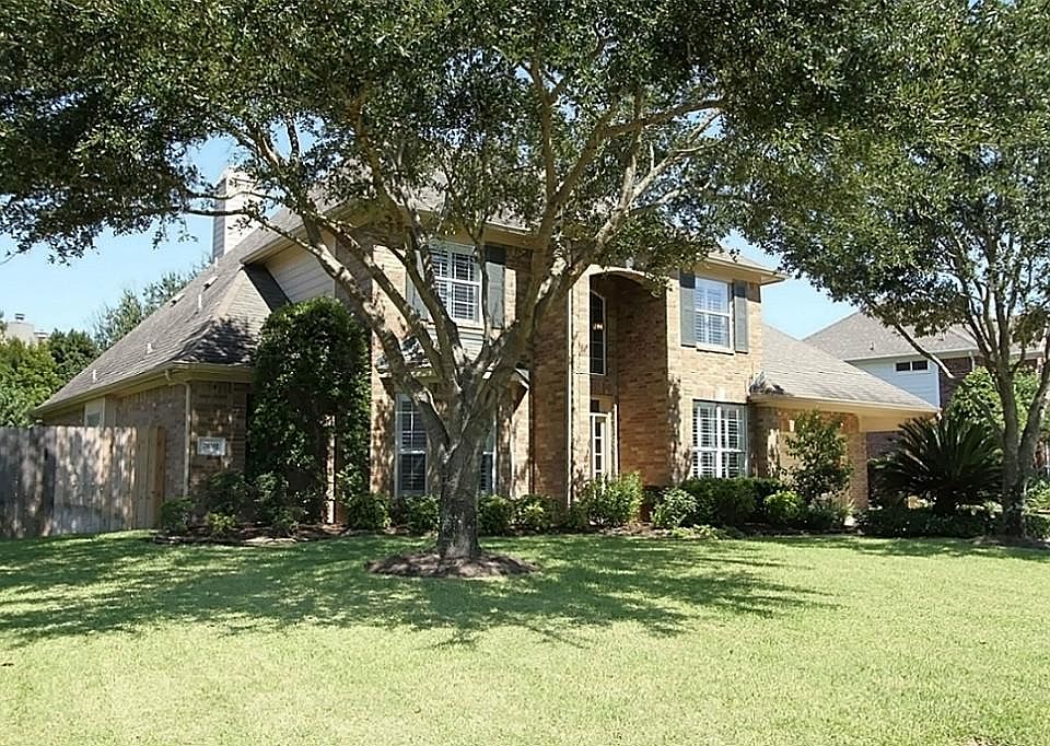 Welcome Home! This home has everything you have imagined and more. Just minutes from the new Exxon c