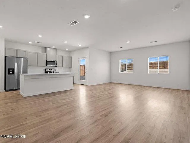 3 bed, 1498 sqft, $2,400 — Photo 3