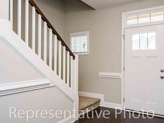 002 Foyer Compressed