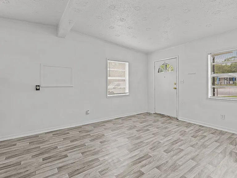 20 Rollins Ave — Photo 15