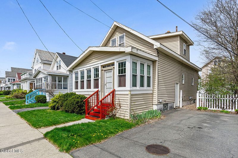 3rd image of 125 Benson Street