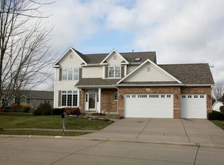 1646 Green Bay Ct, Davenport, IA 52804