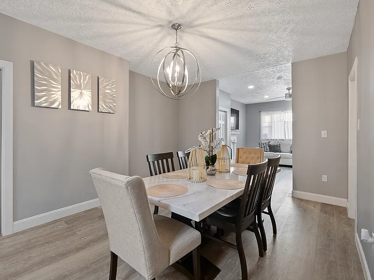 2118 Carey Way — Photo 3