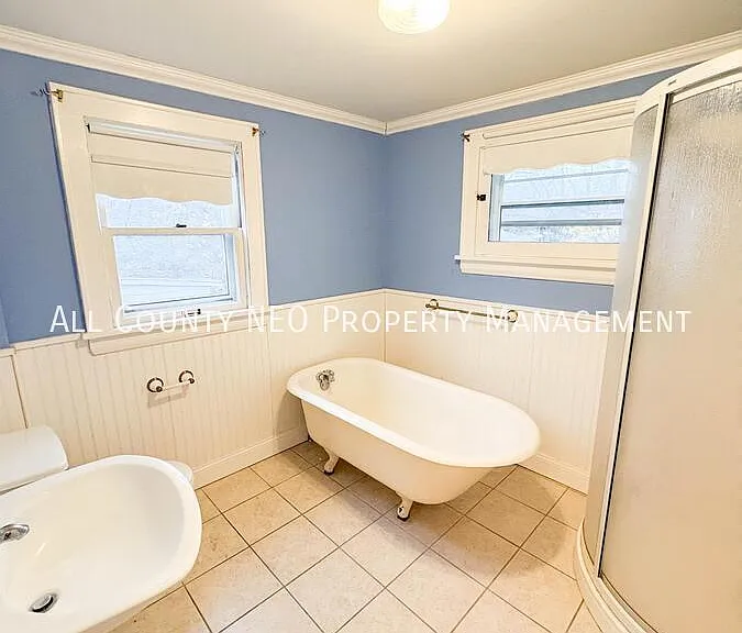 1051 Brown St — Photo 10
