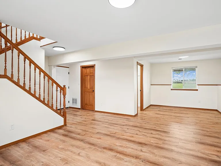 861 Jane St — Photo 23