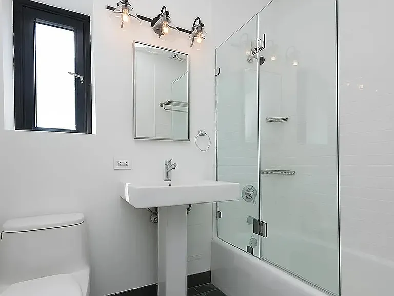 7 Essex St #5A — Photo 5