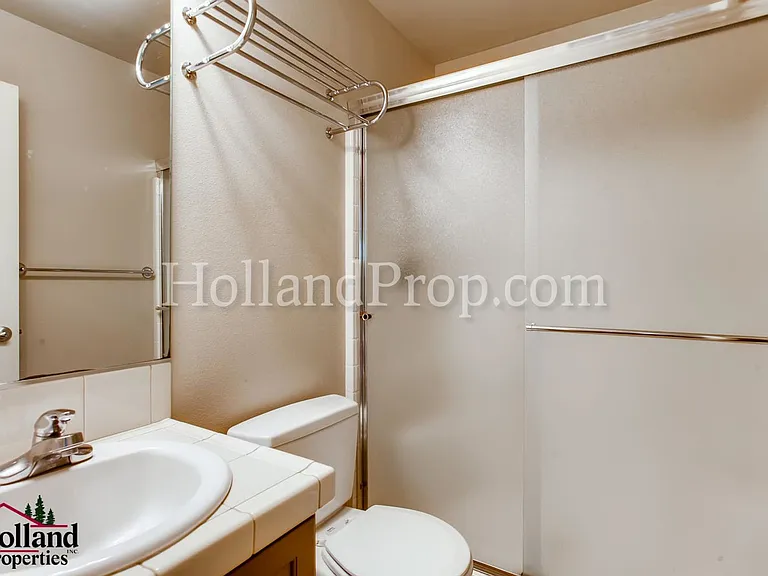 977 NE 73rd Ave — Photo 21