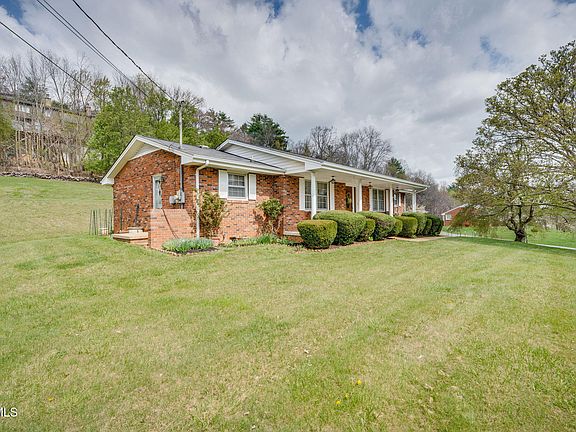 3rd image of 509 Pine Ridge Rd