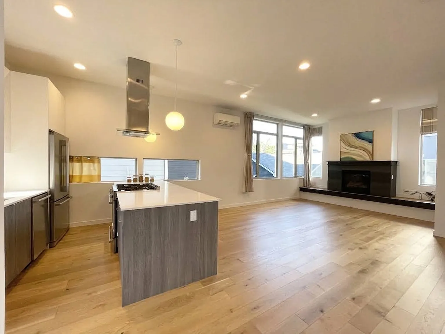 3 bed, 2.5 bath, 1714 sqft, $4,100 — Photo 4