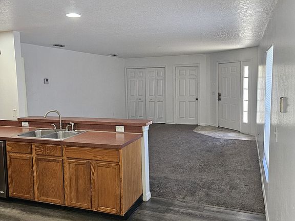 4th image of 207 Owenshire Cir