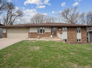 2625 Sun Ridge Ct, Dubuque, IA 52002