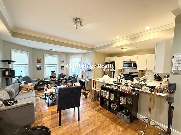 2nd image of 17 Imrie Rd #1T