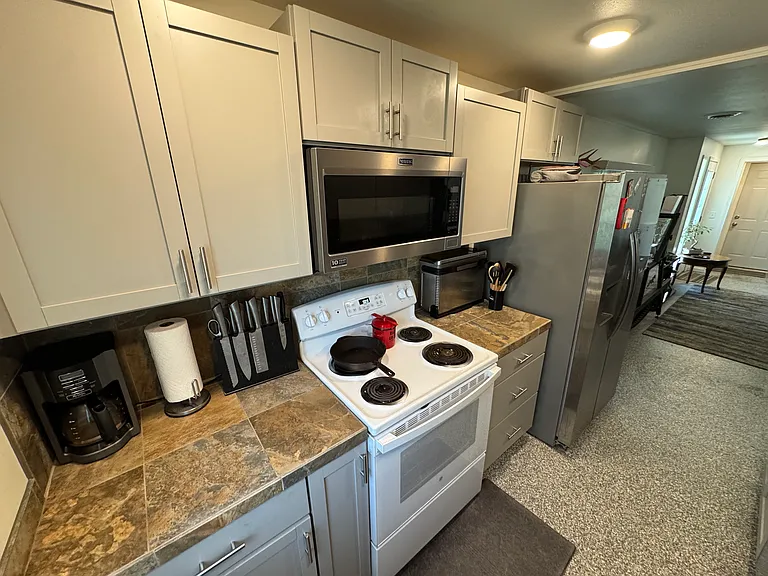 220 W Williams St — Photo 8