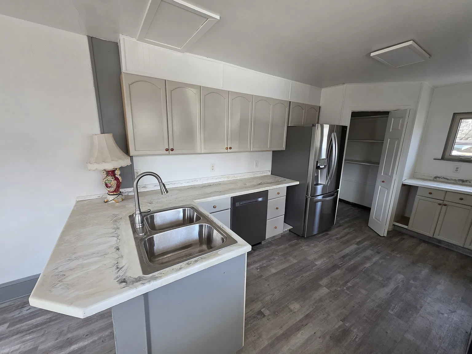 5 bed, 3375 sqft, $2,500 — Photo 1
