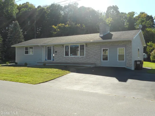 121 N 7th Avenue, Mechanicville, NY 12118