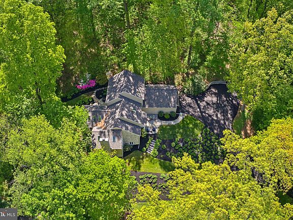3rd image of 2640 Spring Valley Rd