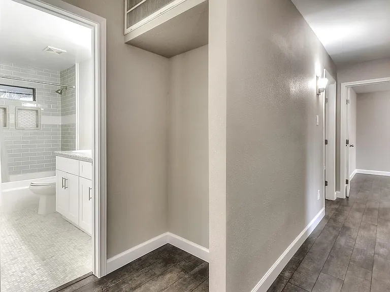 9006 Dunlap St — Photo 19