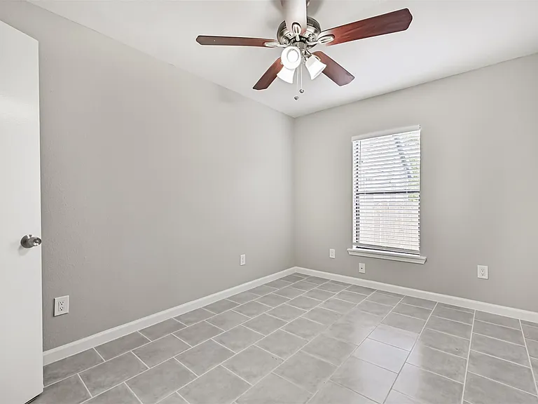 5220 Krueger Dr — Photo 36