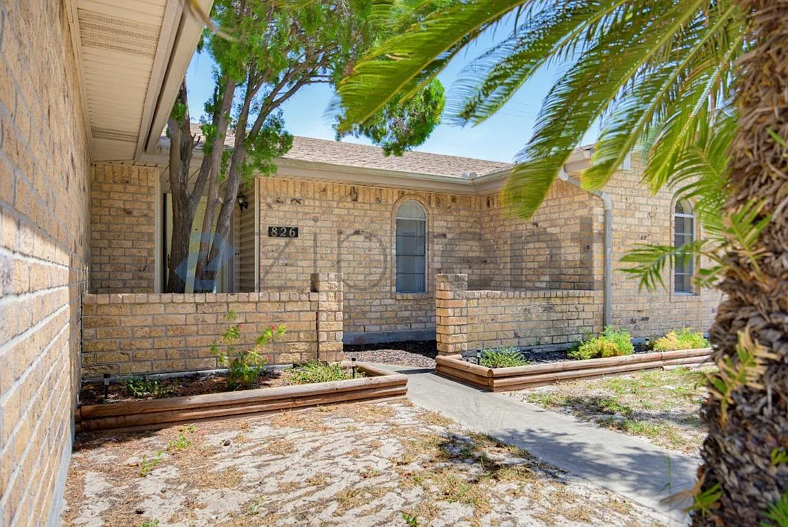 4 bed, 1525 sqft, $2,025 — Photo 4