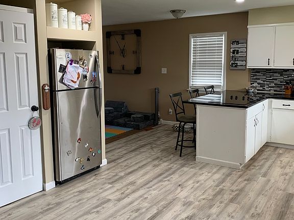 3rd image of 15 Dryer Ave