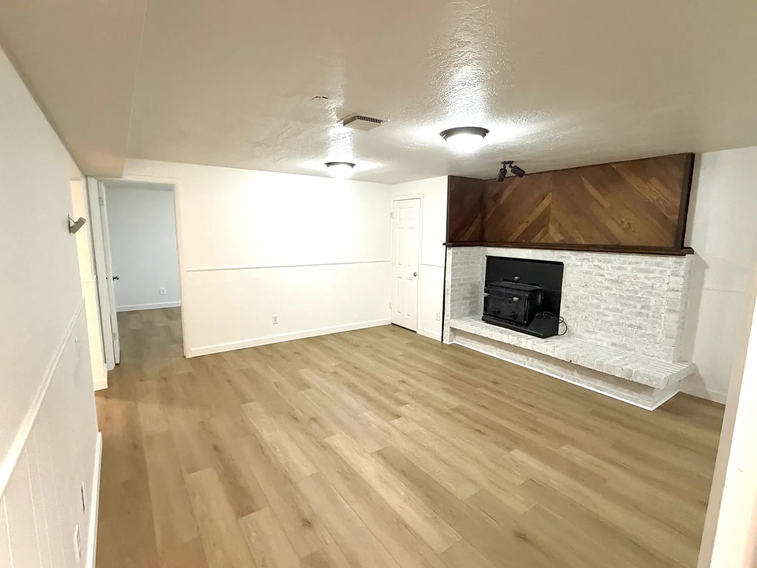 2 bed, 1156 sqft, $2,200 — Photo 3