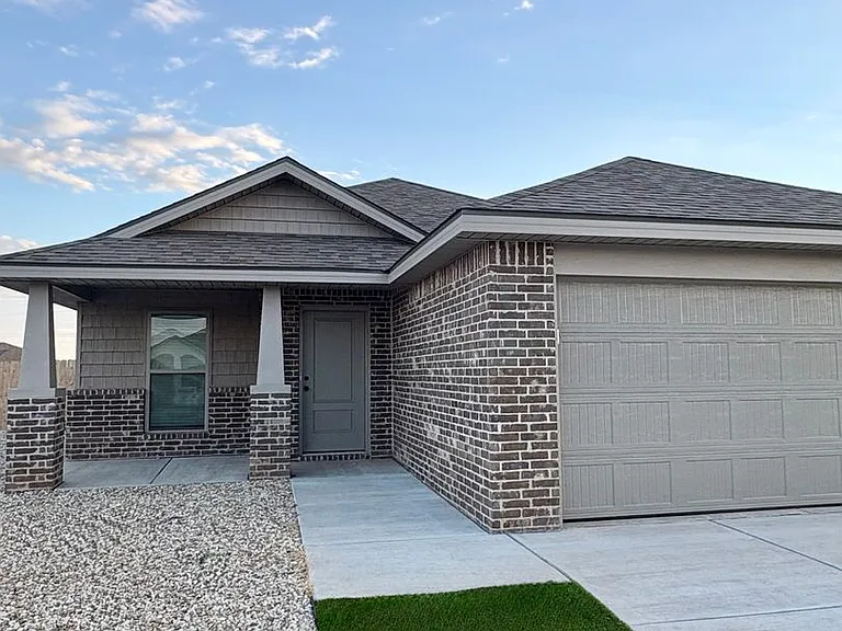 2147 Langford Ave — Photo 1