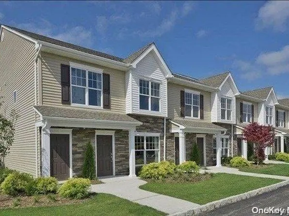 76 Somerton Avenue #76, Central Islip, NY 11722