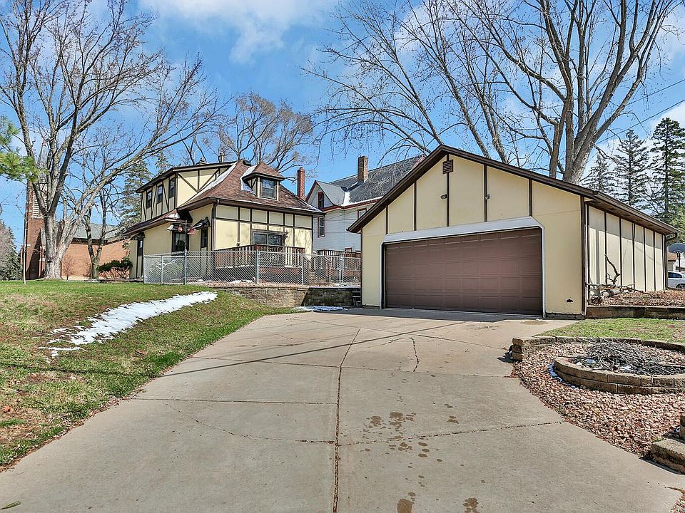 1st image of 2568 15th Ave E
