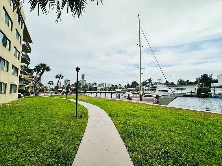 301 Golden Isles Dr #114 — Photo 26