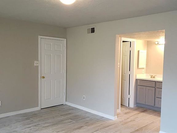3rd image of 9307 Bollingbrook Dr