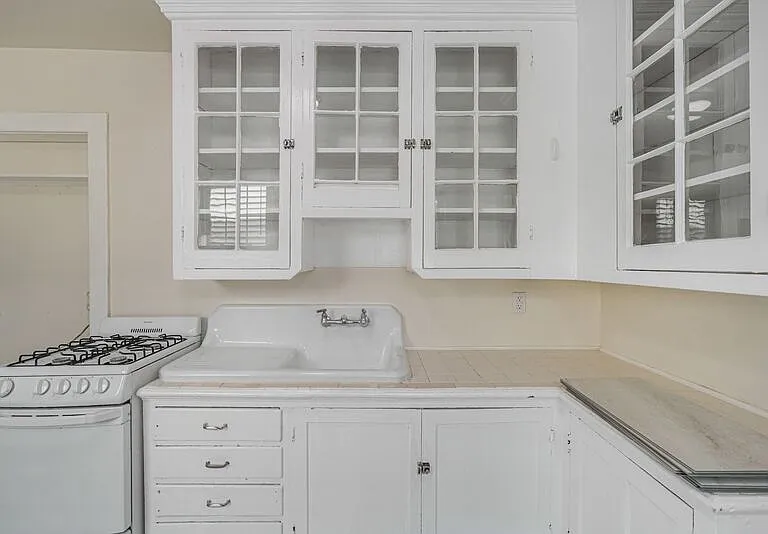 1004 Prince Edward St #1 — Photo 5