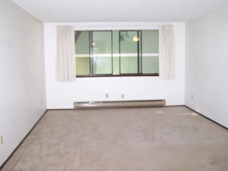 Windhaven Chalet (835 N Oak Harbor St) — Photo 5
