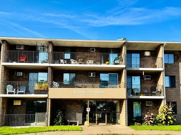 2565 Lauzon Rd #101, Windsor, ON N8T 2Z5