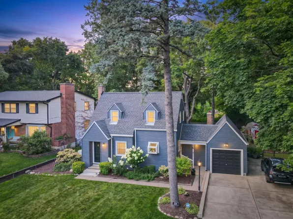 834 Forest Ave, Elgin, IL 60120