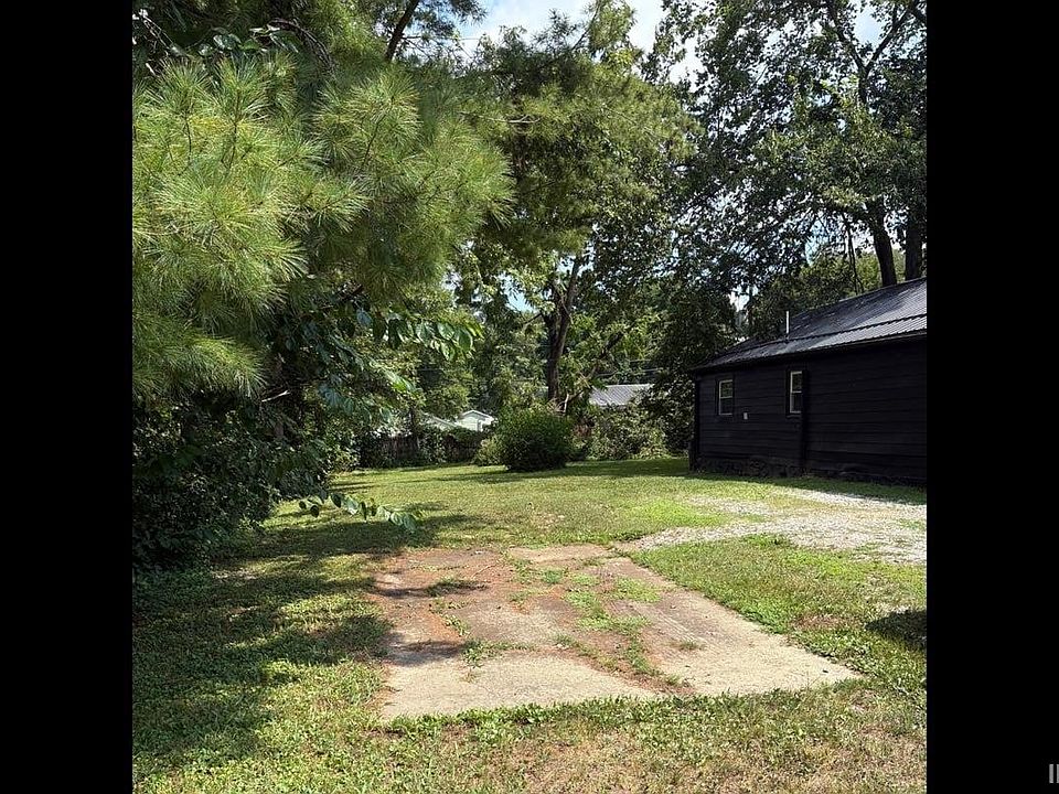 2nd image of 1926 S Helfrich Ave