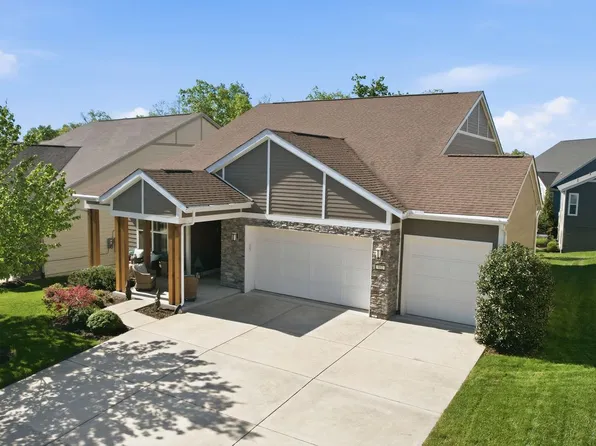 102 Peregrine Ct, Lake Frederick, VA 22630
