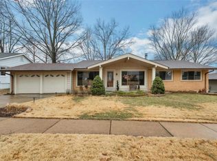 812 Wayfarer Dr, Ballwin, MO 63021