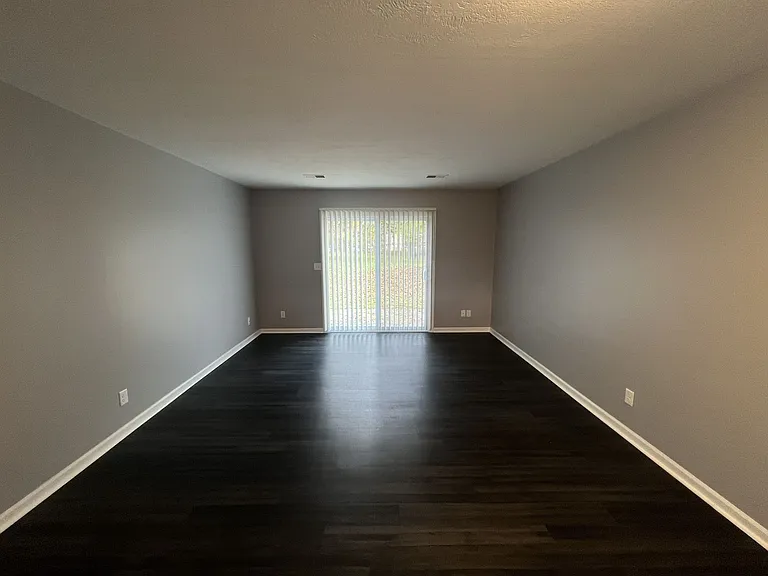 2906-2948 Feiger Ln — Photo 4