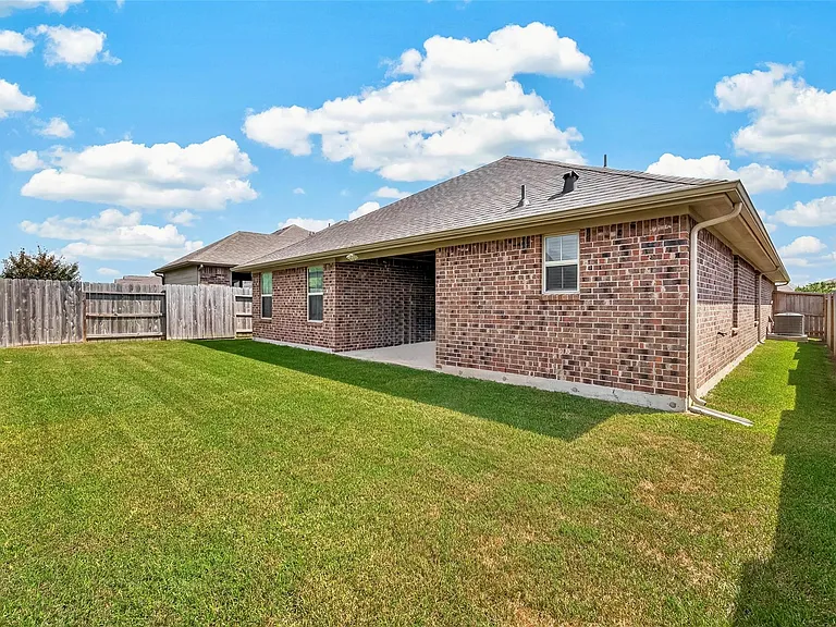 2605 Golden Palms Ln — Photo 38