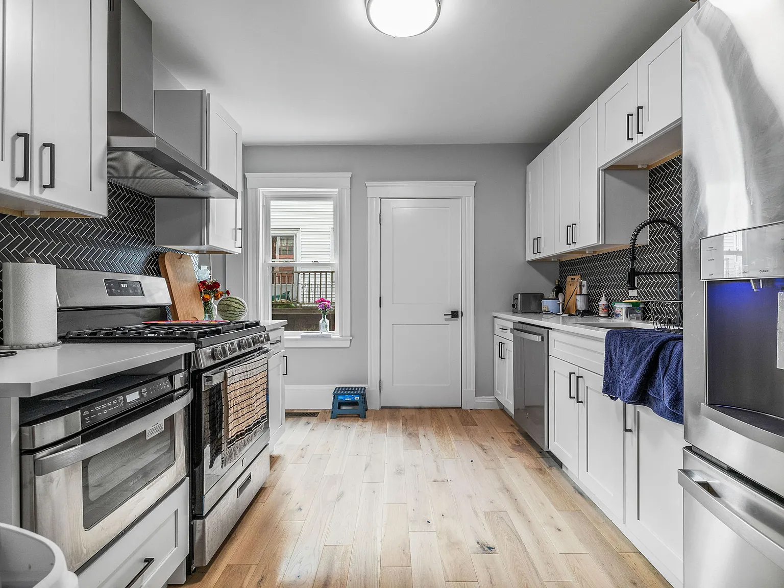 5 bed, $6,500 — Photo 1